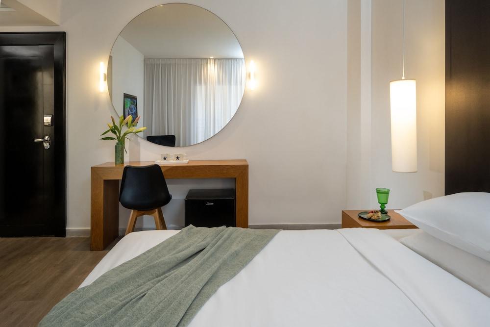 Savoy Sea Side Hotel (Adults Only) Tel Aviv Exterior photo
